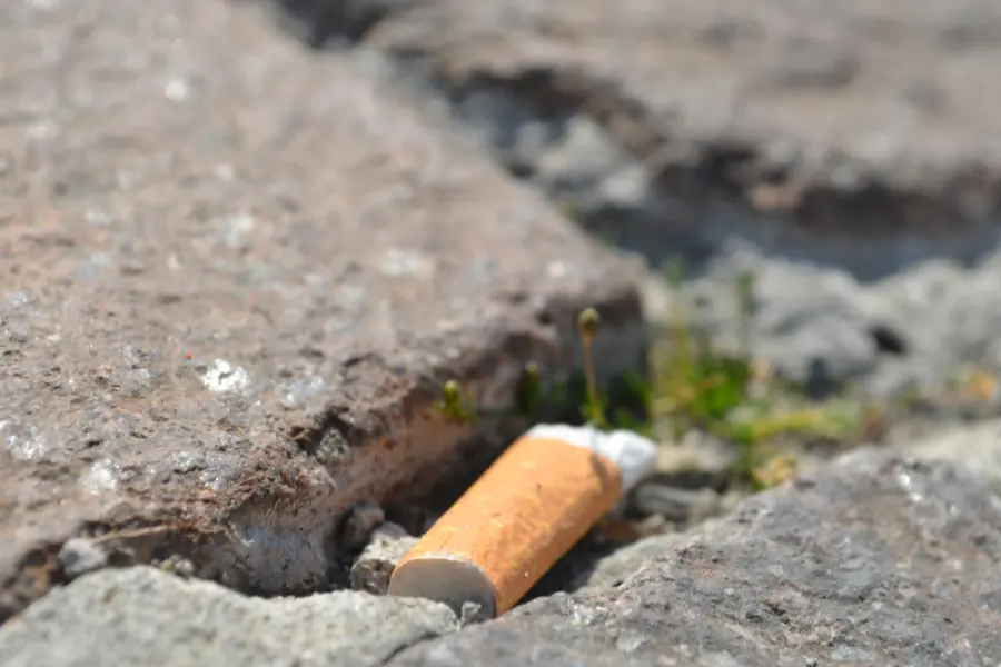 Sigarettenpeuk afval